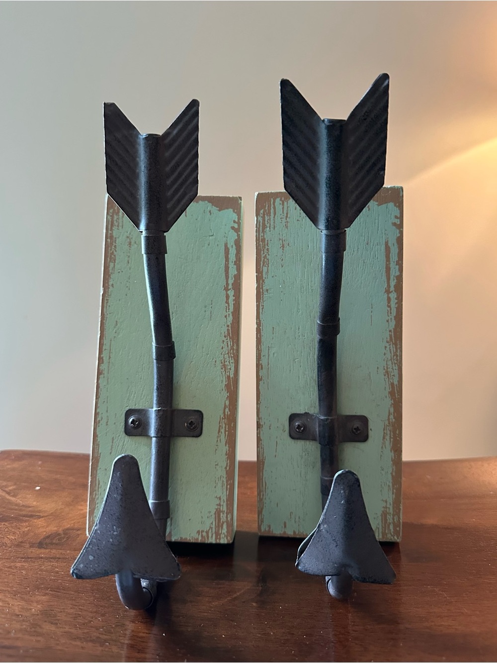 Set of 2 arrow coat hangers • Distressed wood mounting blocks • removable arrows